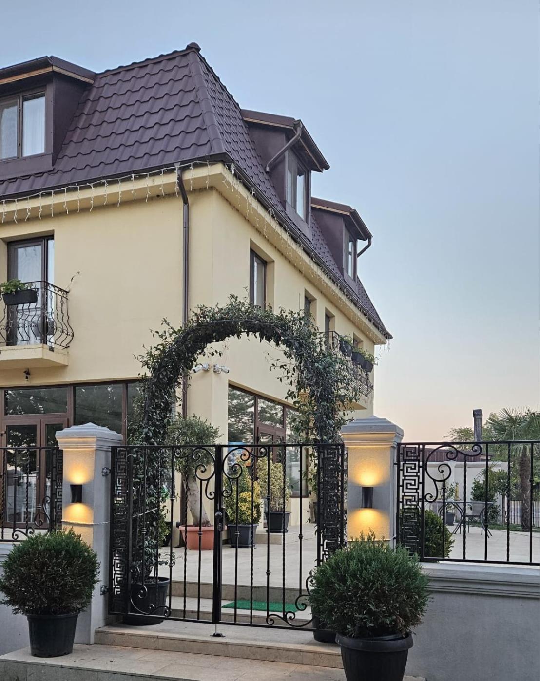Mihai Palace Buftea Экстерьер фото