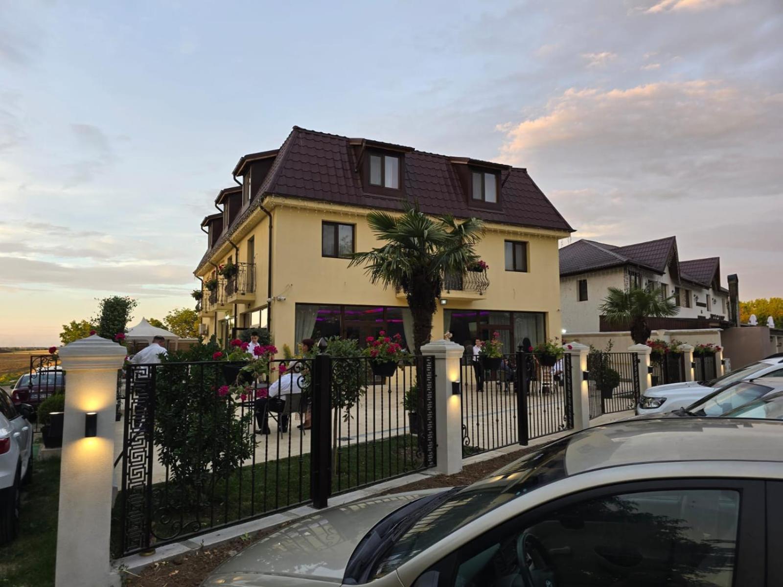 Mihai Palace Buftea Экстерьер фото